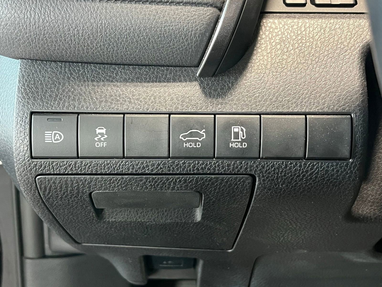 Used 2019 Toyota Camry SE FWD image 27