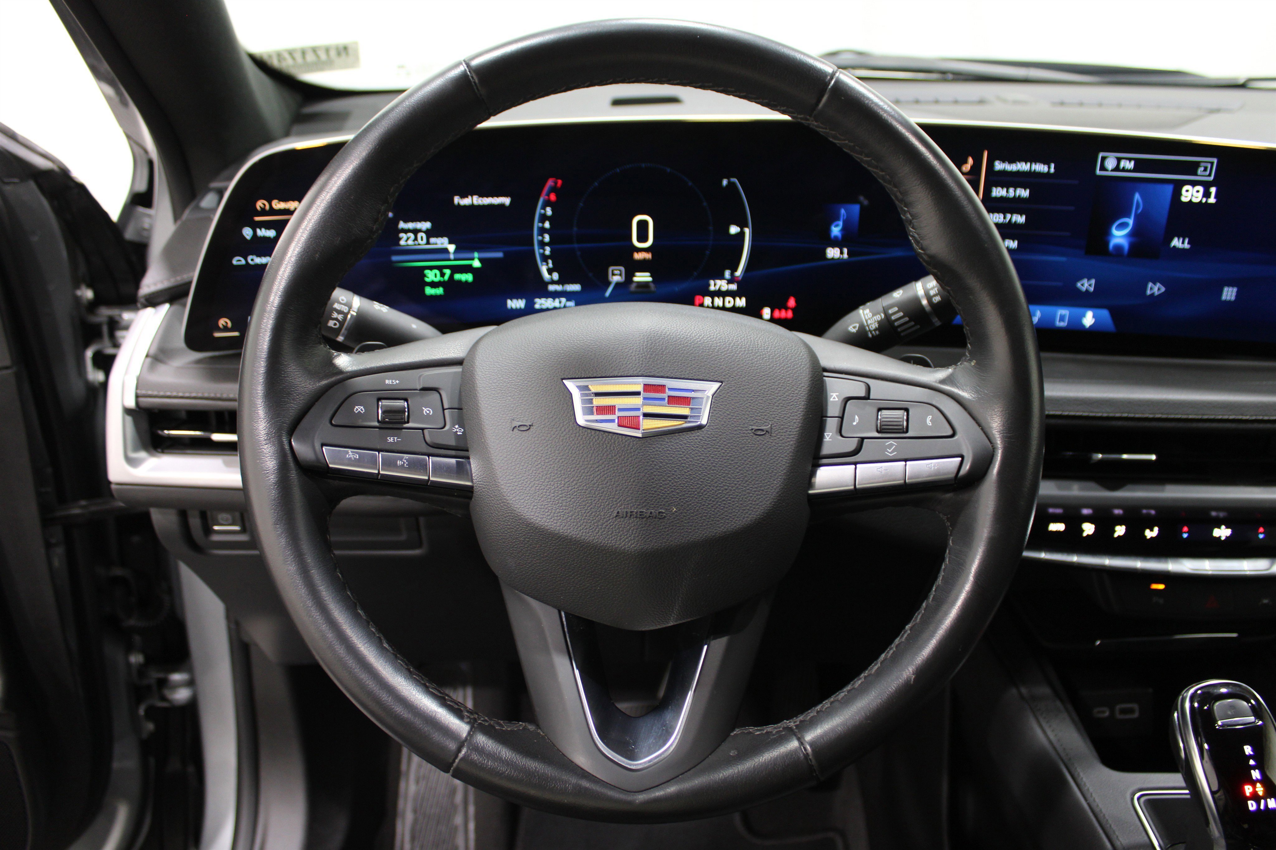 Used 2025 Cadillac XT4 Premium Luxury image 10