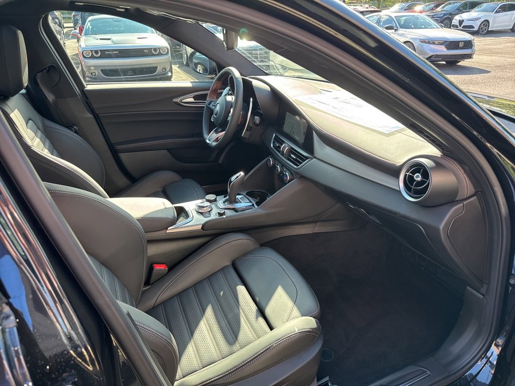 New 2025 Alfa Romeo Giulia AWD w/ Driving Assist Package image 22