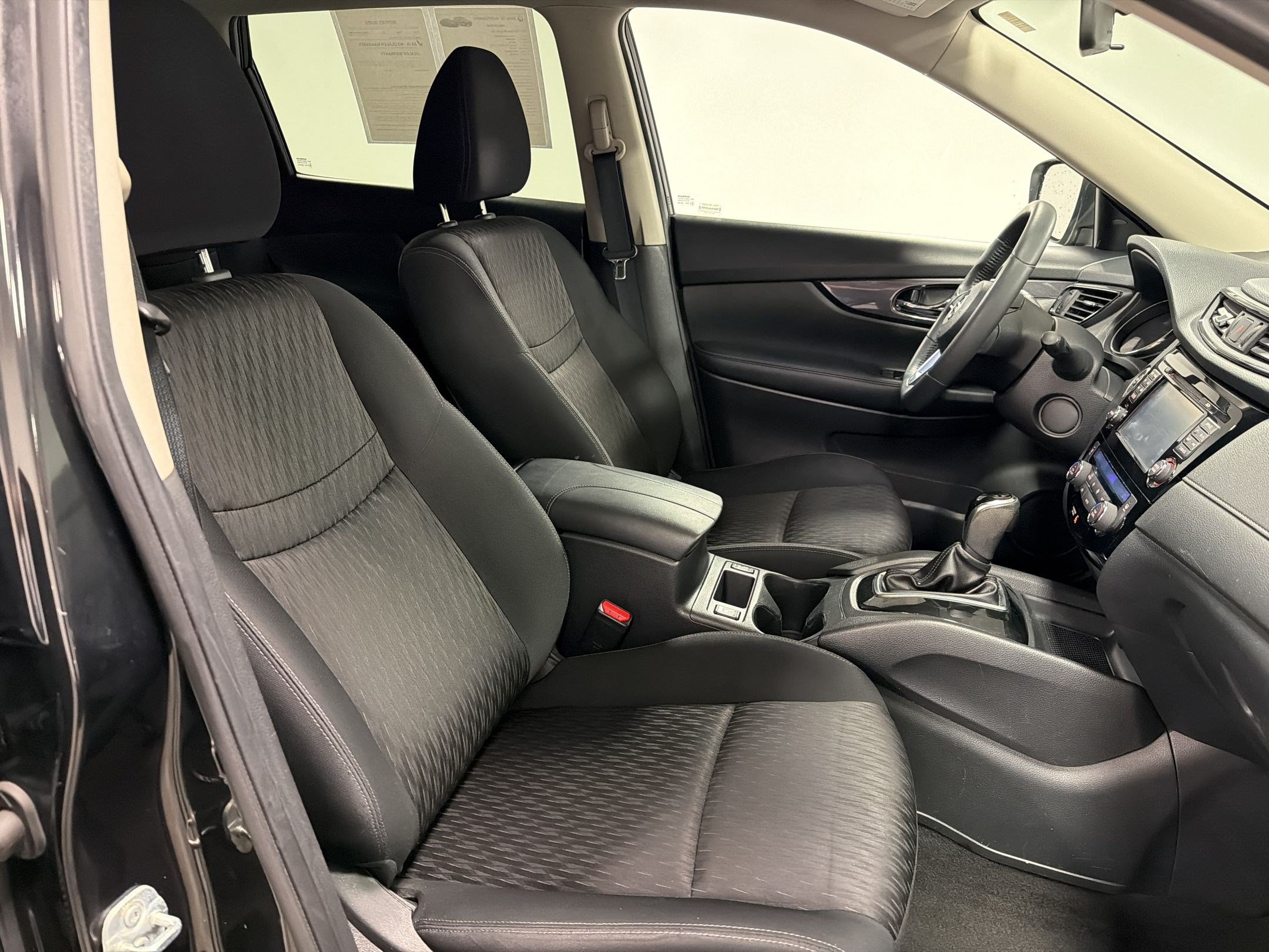 Used 2017 Nissan Rogue SV w/ SV Premium Package AWD/4WD image 31
