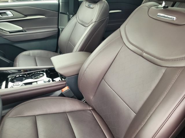 Used 2025 Ford Explorer Platinum AWD/4WD image 11
