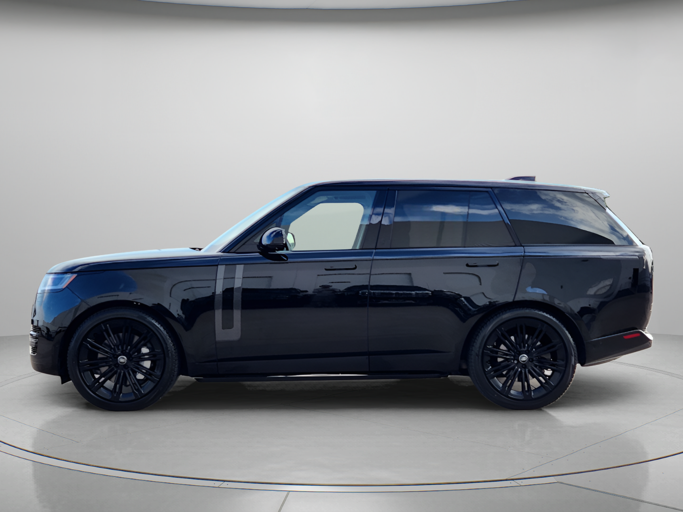 Certified 2024 Land Rover Range Rover SE AWD/4WD image 2