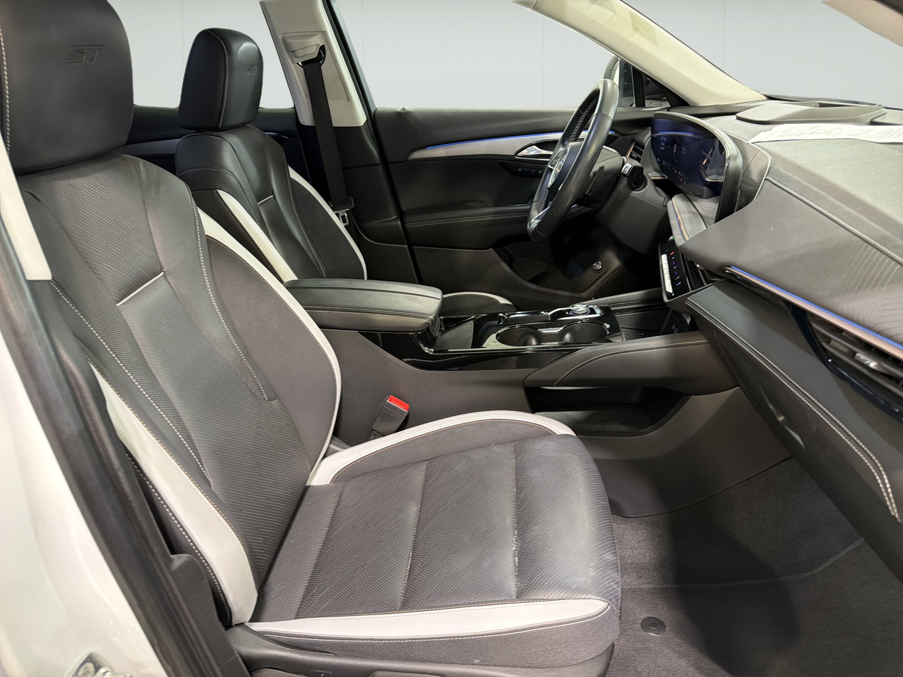 Used 2025 Buick Envision Sport Touring AWD/4WD image 12