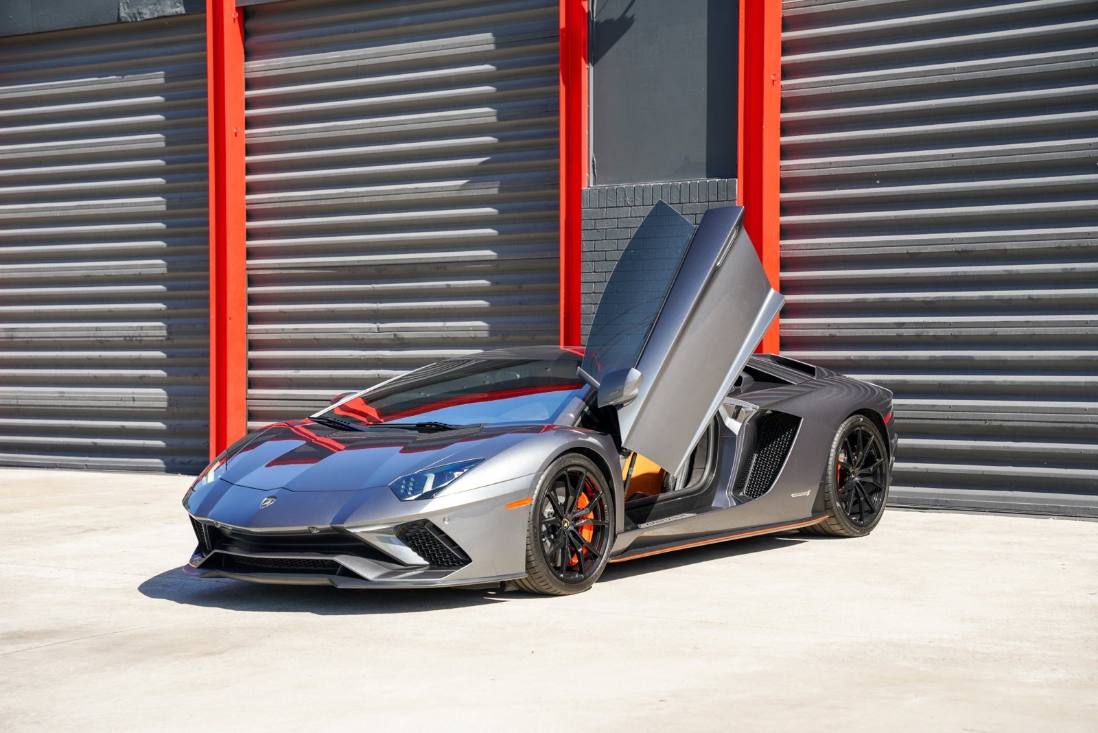 Used 2017 Lamborghini Aventador S image 1