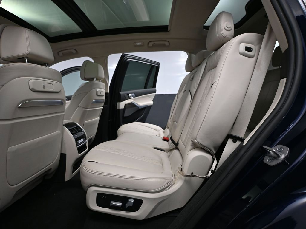 Used 2023 BMW X7 xDrive40i w/ Executive Package image 46