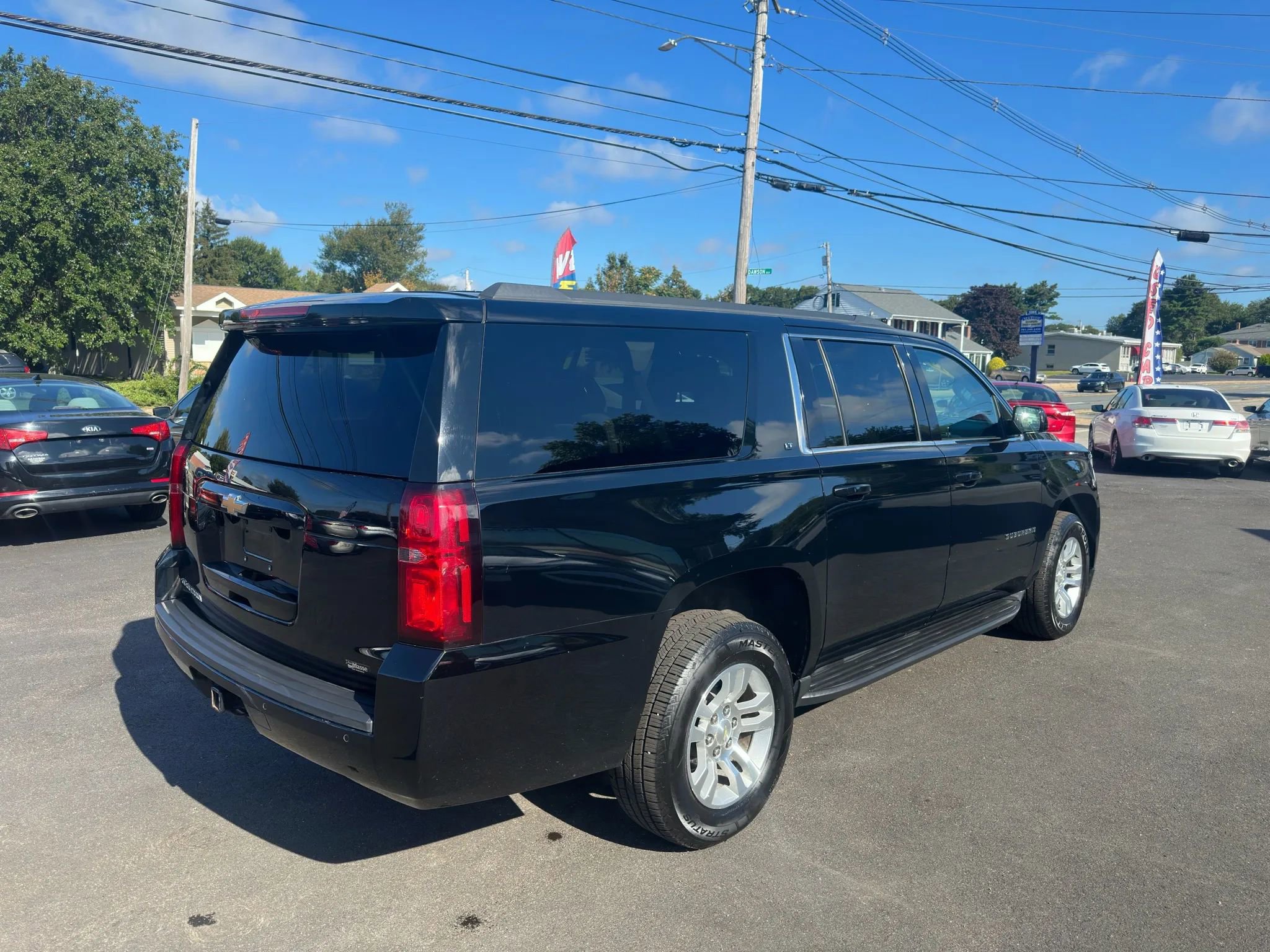 Used 2019 Chevrolet Suburban LT image 7