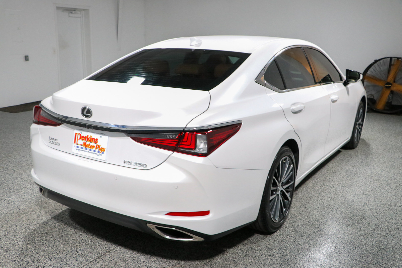 Used 2025 Lexus ES 350 w/ Premium Package FWD image 7