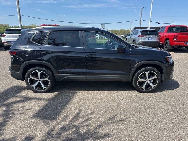 Used 2025 Volkswagen Taos SEL AWD/4WD image 2