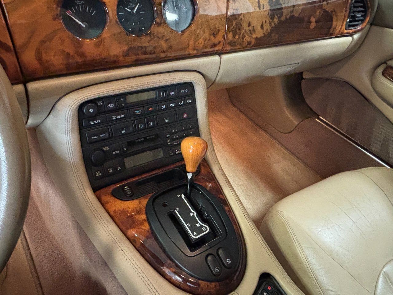 Used 1998 Jaguar XK8 Convertible RWD image 36