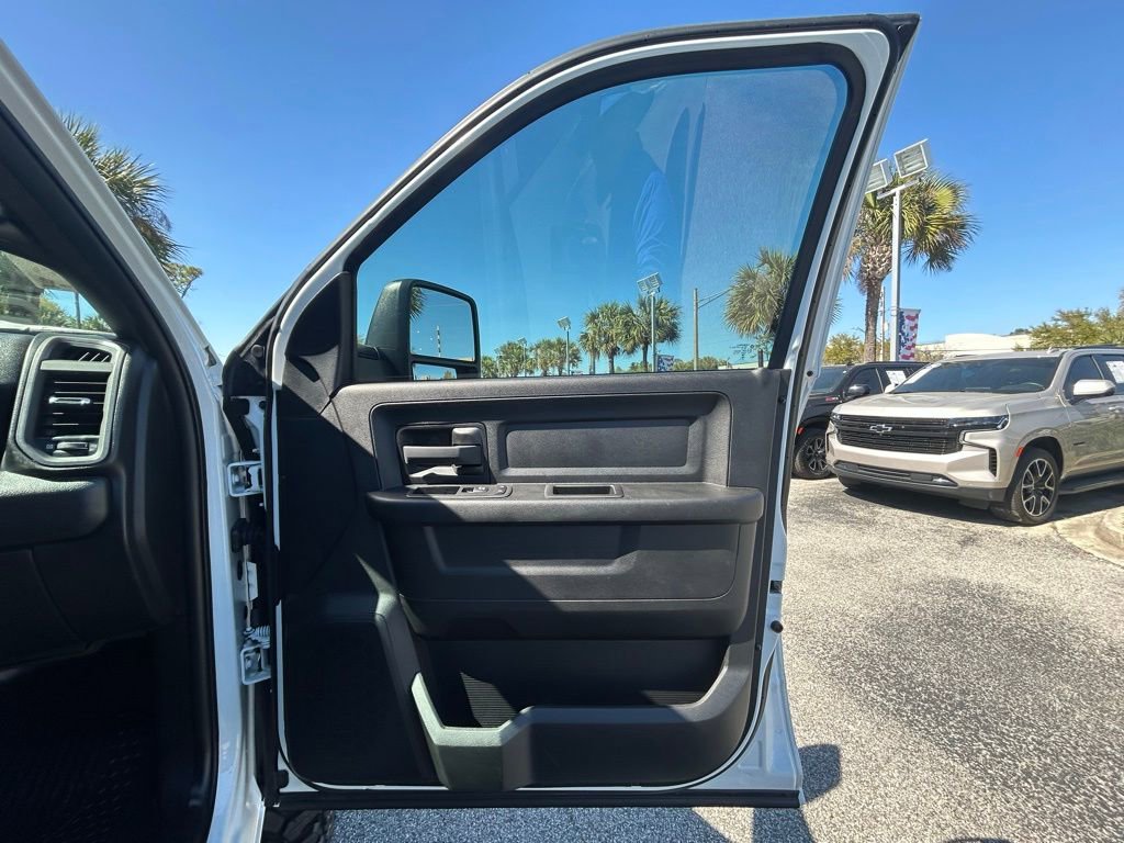 Used 2024 RAM 3500 Tradesman w/ Chrome Appearance Group image 28