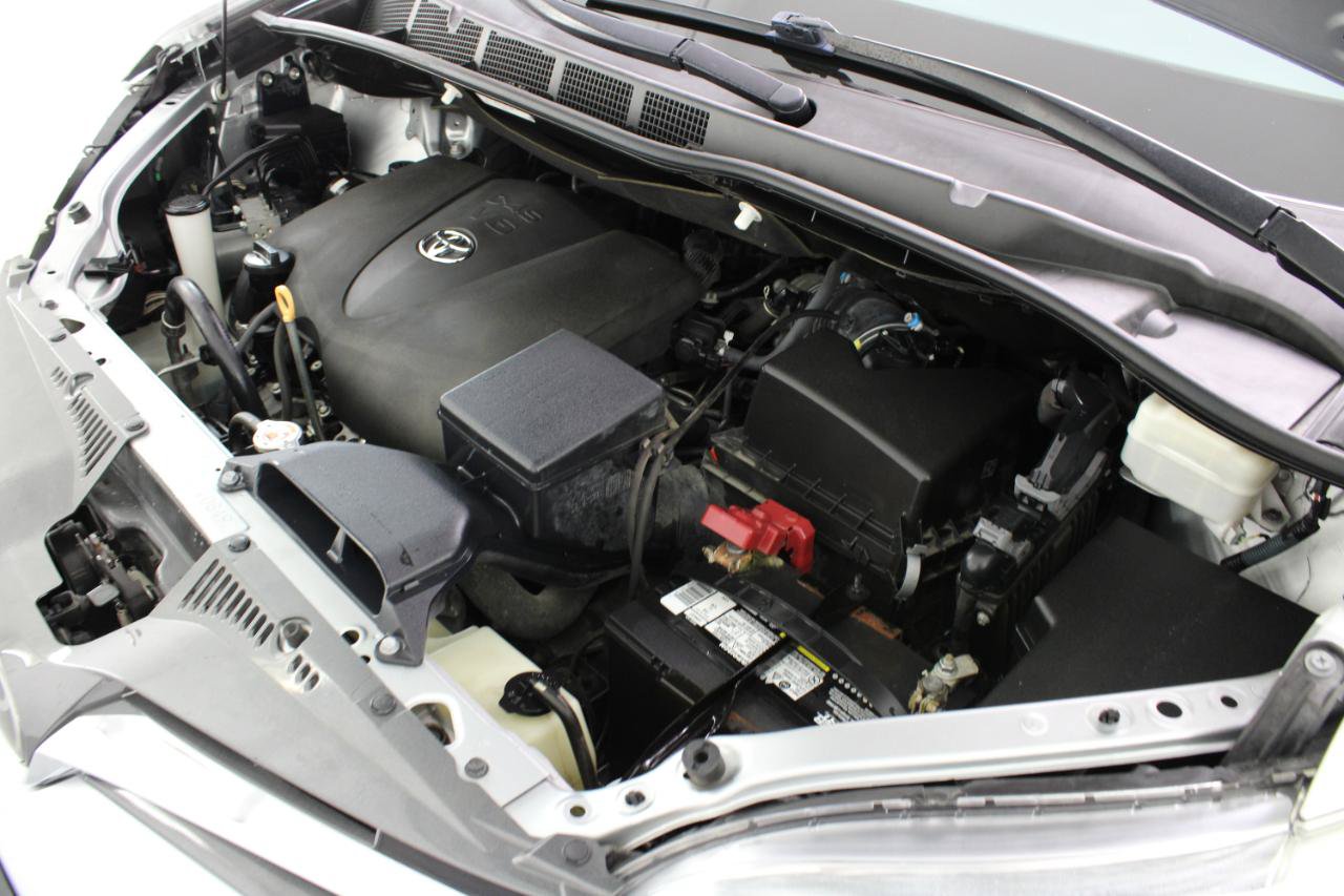 Used 2020 Toyota Sienna XLE Premium FWD image 65