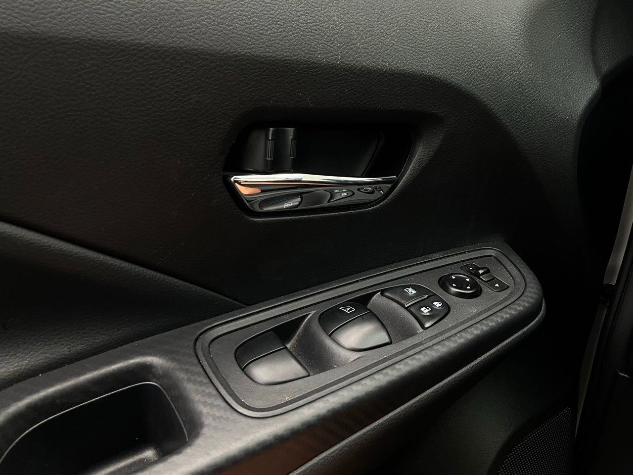 Used 2025 Nissan Versa SV image 20