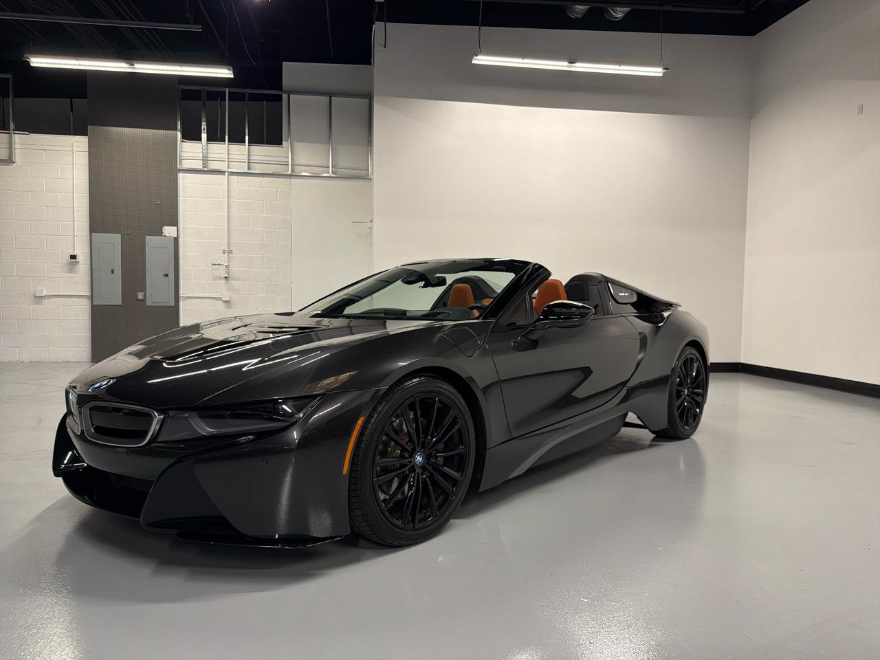 Used 2019 BMW i8 Roadster AWD/4WD image 2