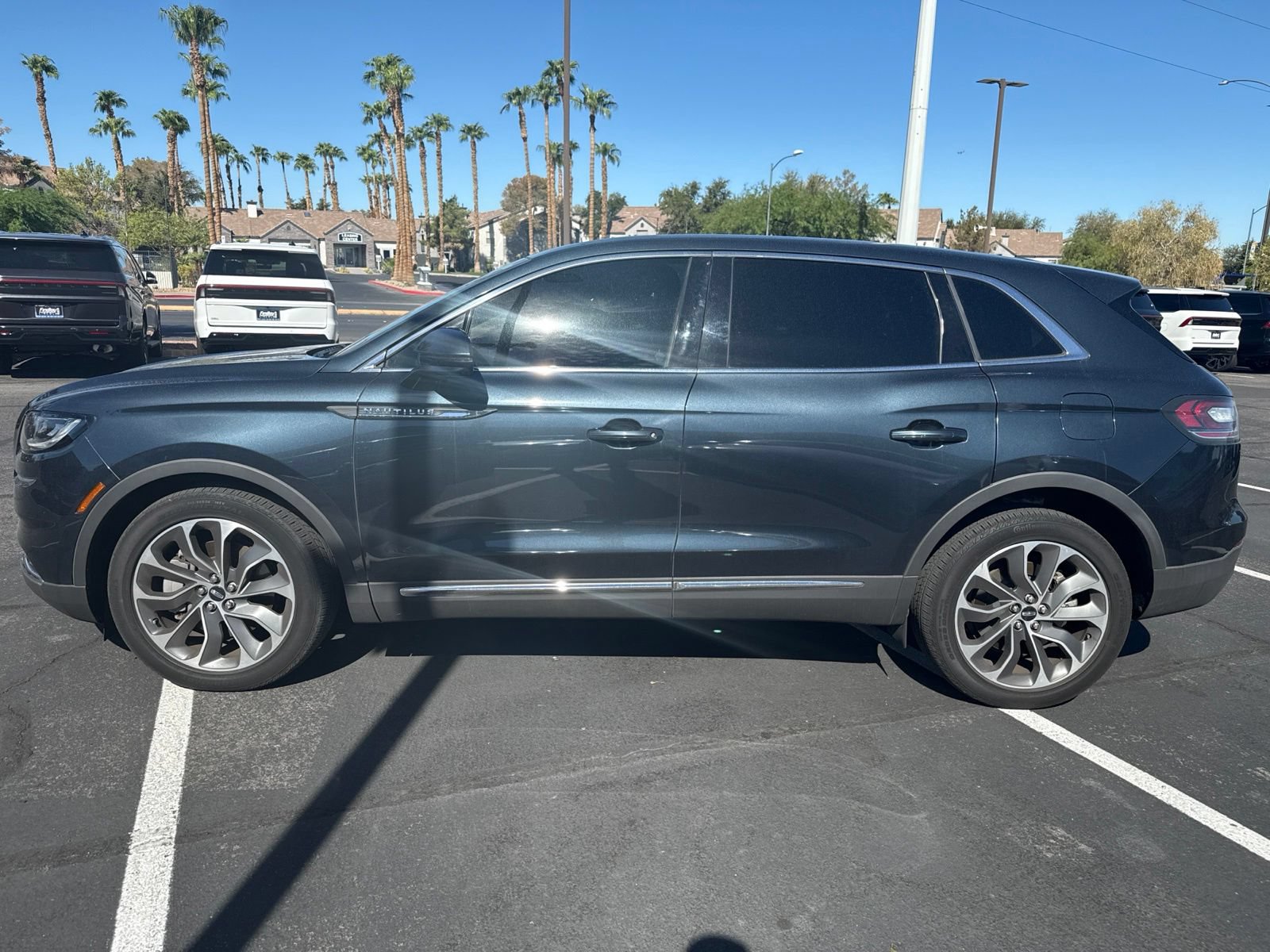Used 2023 Lincoln Nautilus Reserve w/ Luxury Package AWD/4WD image 8