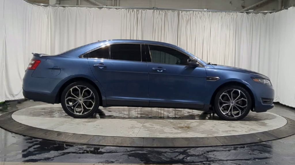 Used 2018 Ford Taurus SHO image 11