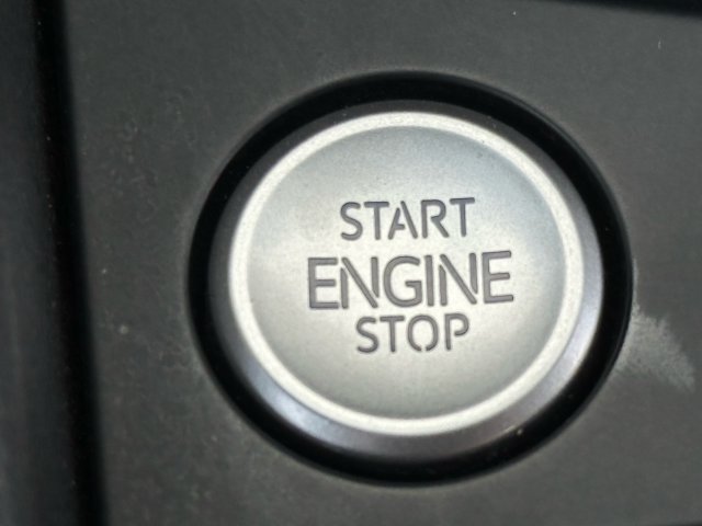 Used 2025 Volkswagen Jetta SE FWD image 22