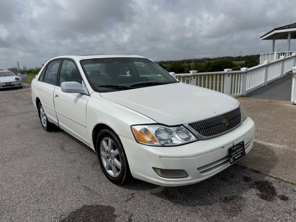 Used 2001 Toyota Avalon XLS image 3