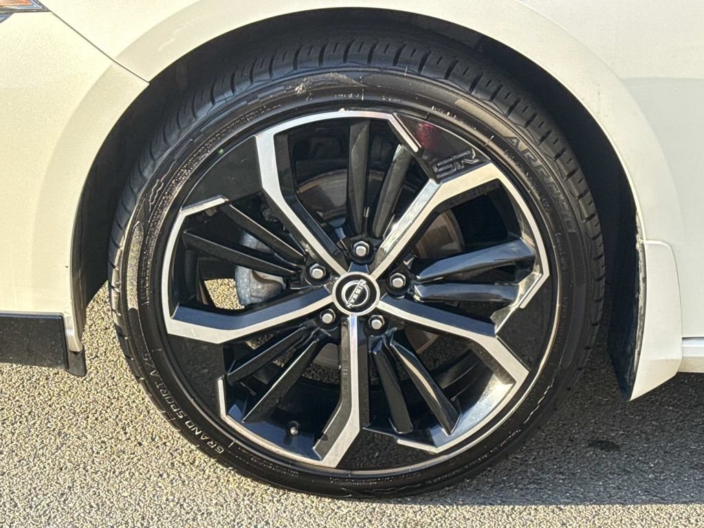 Used 2023 Nissan Altima 2.5 SR AWD/4WD image 8