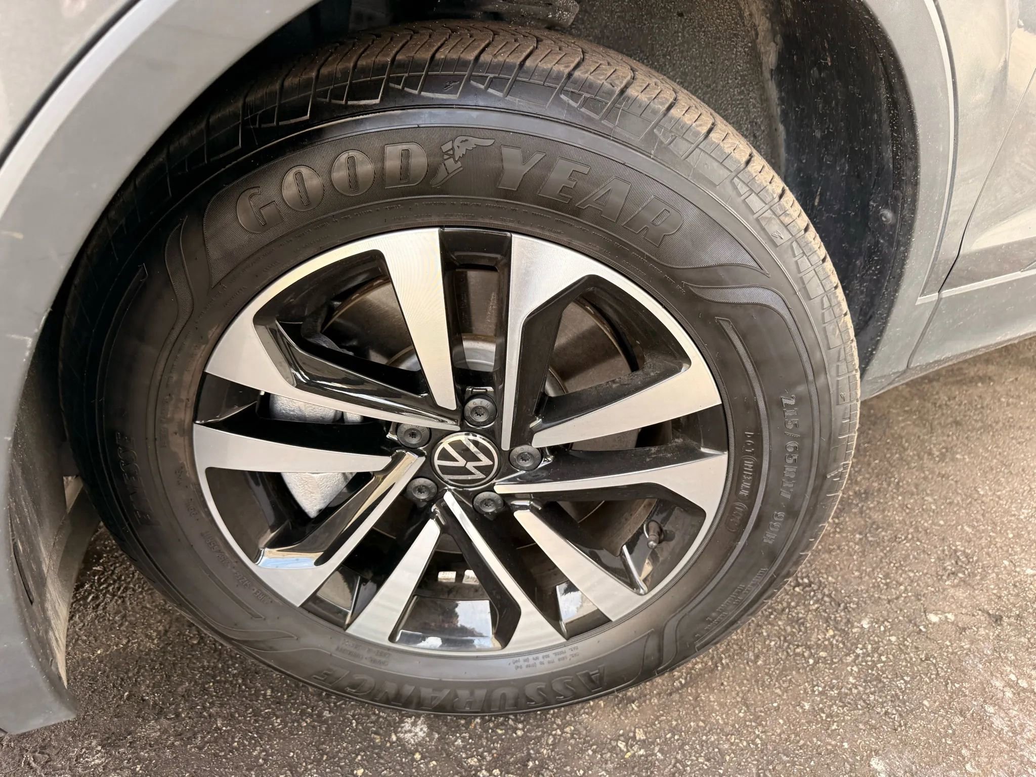 Used 2024 Volkswagen Tiguan S AWD/4WD image 40
