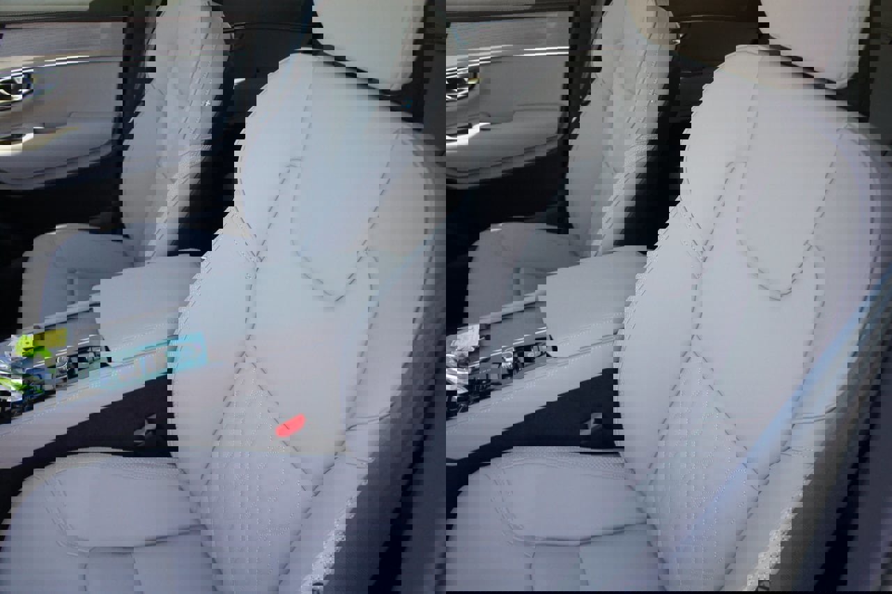 New 2026 Volvo XC90 B6 Plus w/ Protection Package Premier image 18