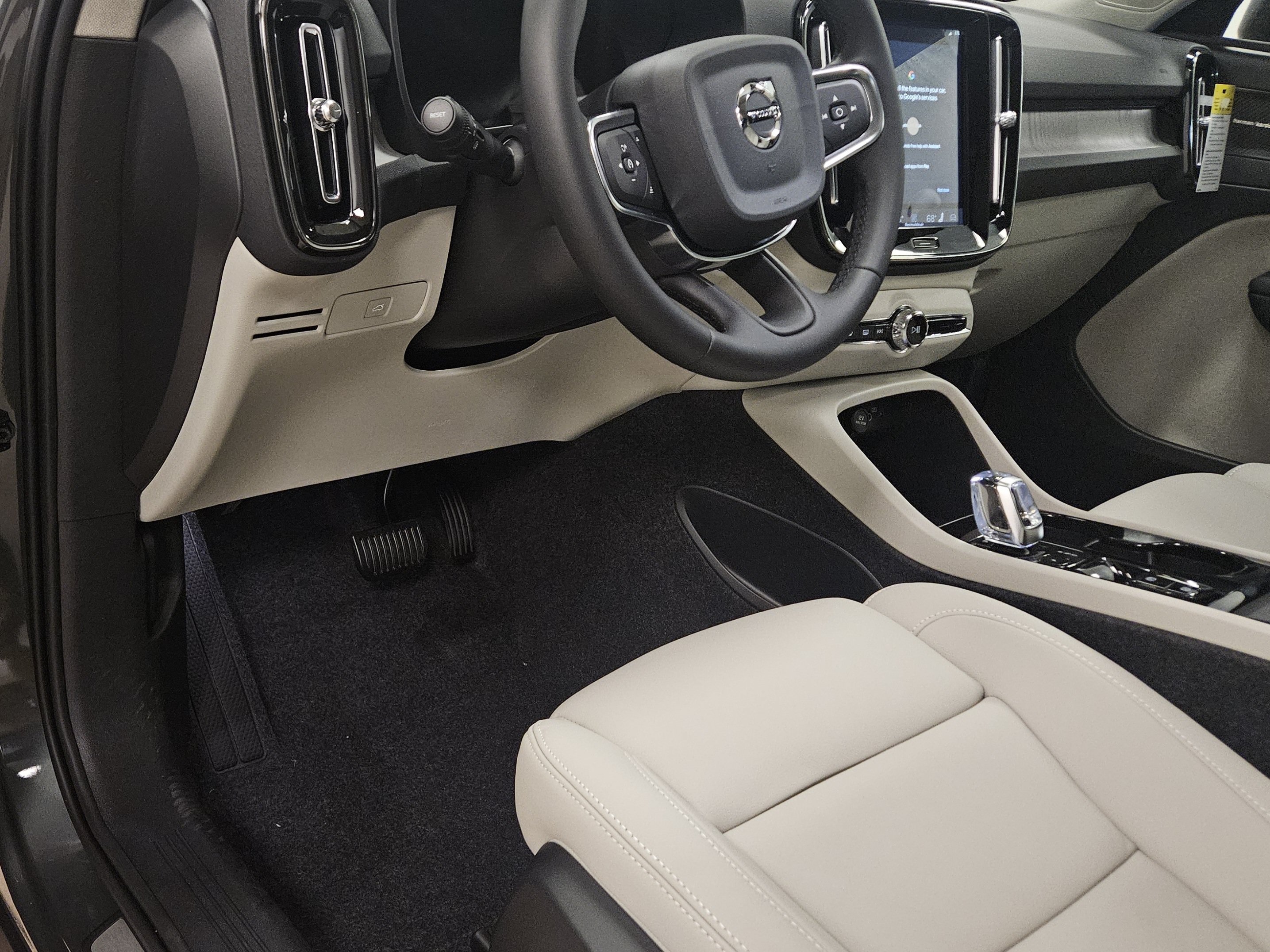 New 2026 Volvo XC40 B5 Ultra w/ Protection Package Premier AWD/4WD image 42