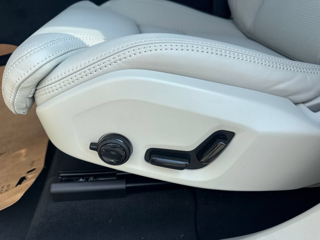New 2026 Volvo XC60 T8 Ultra w/ Protection Package Premier AWD/4WD image 10