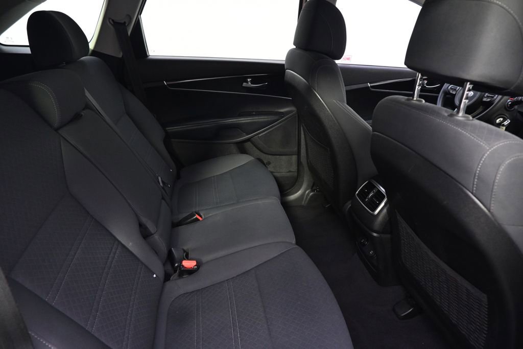 Used 2017 Kia Sorento LX image 18