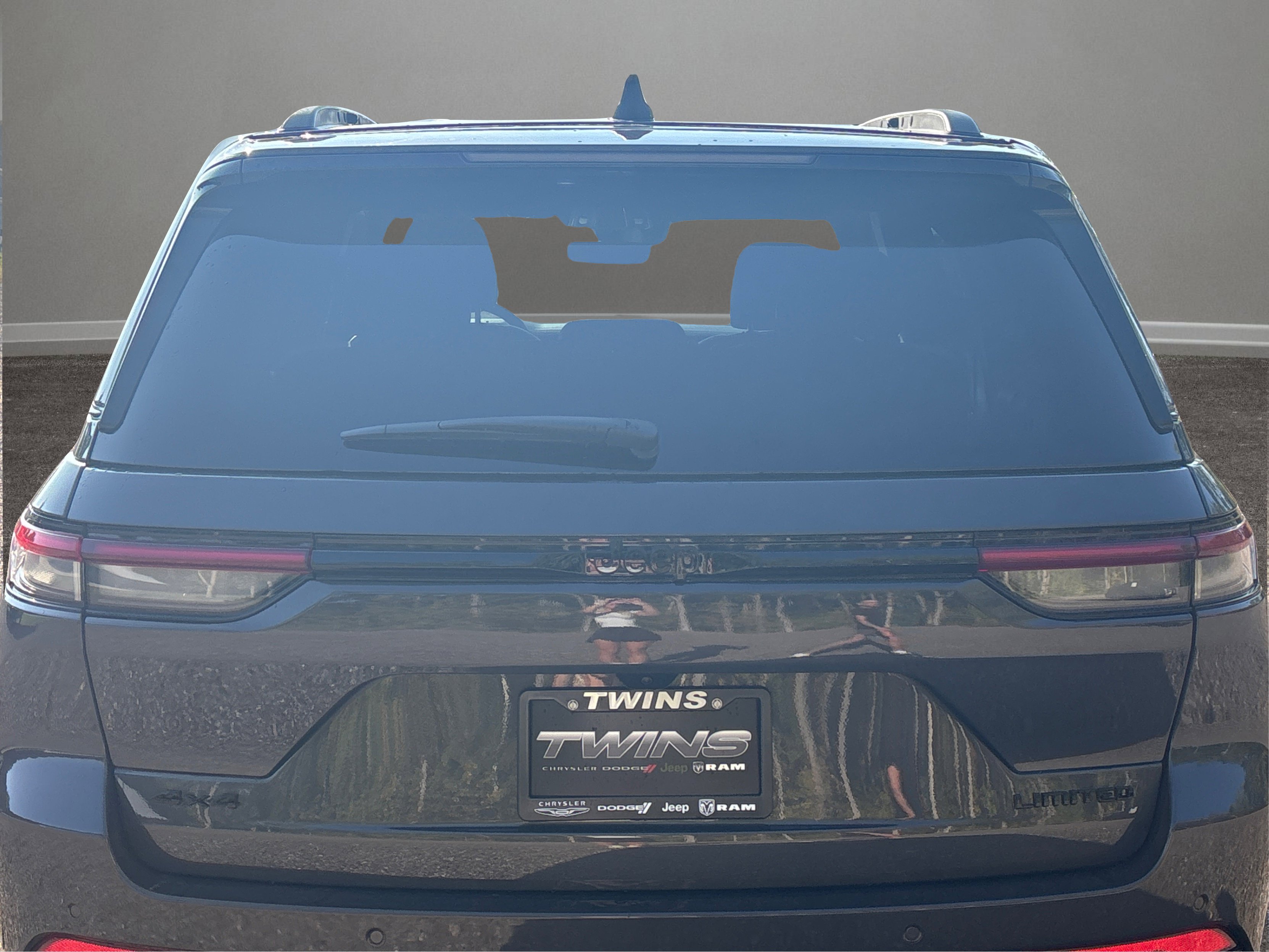 New 2025 Jeep Grand Cherokee Limited w/ Black Appearance Package image 31