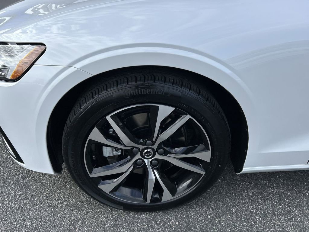 Certified 2025 Volvo S60 B5 Core AWD/4WD image 10