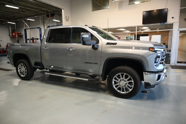 New 2026 Chevrolet Silverado 3500 LTZ w/ LTZ Premium Package AWD/4WD image 4
