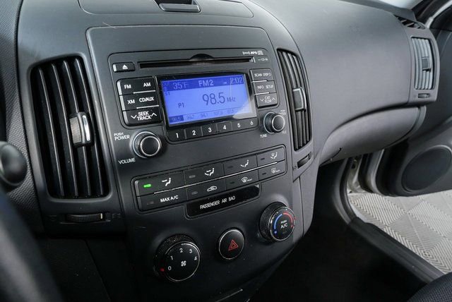 Used 2010 Hyundai Elantra SE image 12