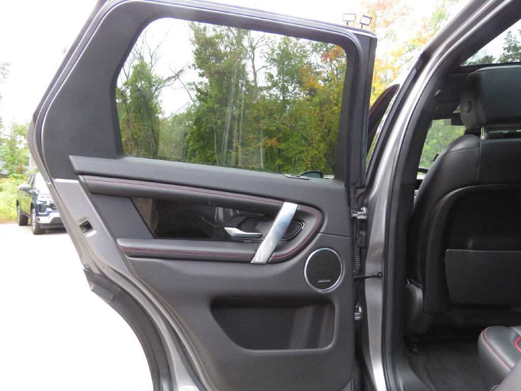Used 2020 Land Rover Discovery Sport SE R-Dynamic AWD/4WD image 19