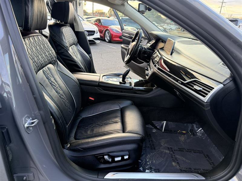 Used 2020 BMW 750i xDrive 750i xDrive AWD w/ Executive Package image 12