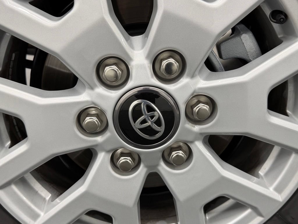 Certified 2026 Toyota Tacoma SR5 AWD/4WD image 17