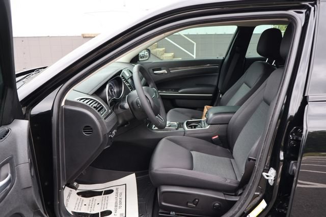 Used 2022 Chrysler 300 Touring w/ Sport Appearance Package RWD image 19
