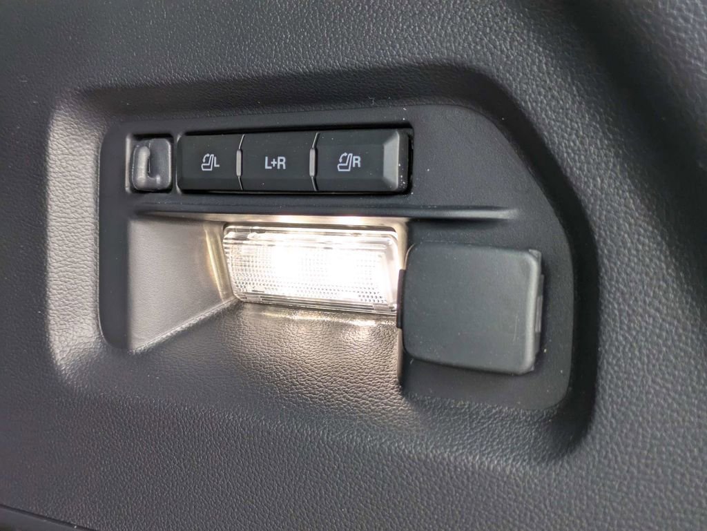 Used 2025 Ford Explorer ST image 15