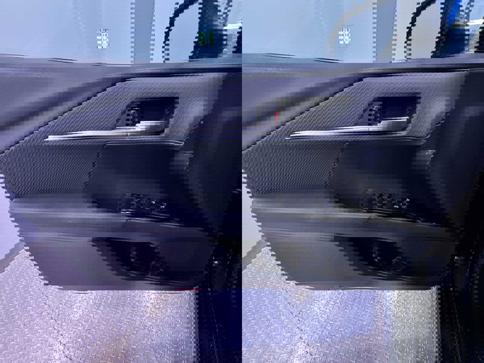 Used 2025 Toyota Camry SE w/ Convenience Package image 11