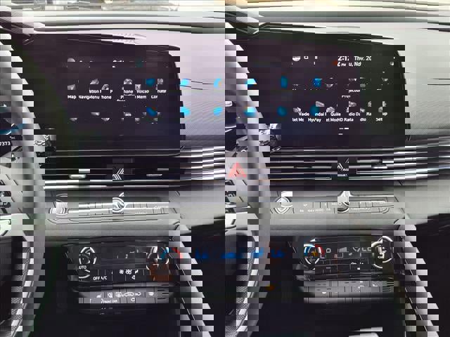 Certified 2025 Hyundai Elantra SEL image 15