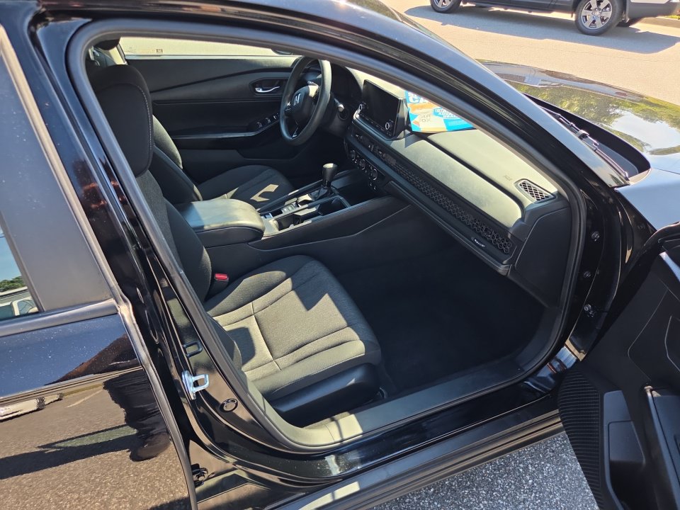 Used 2023 Honda Accord LX image 32