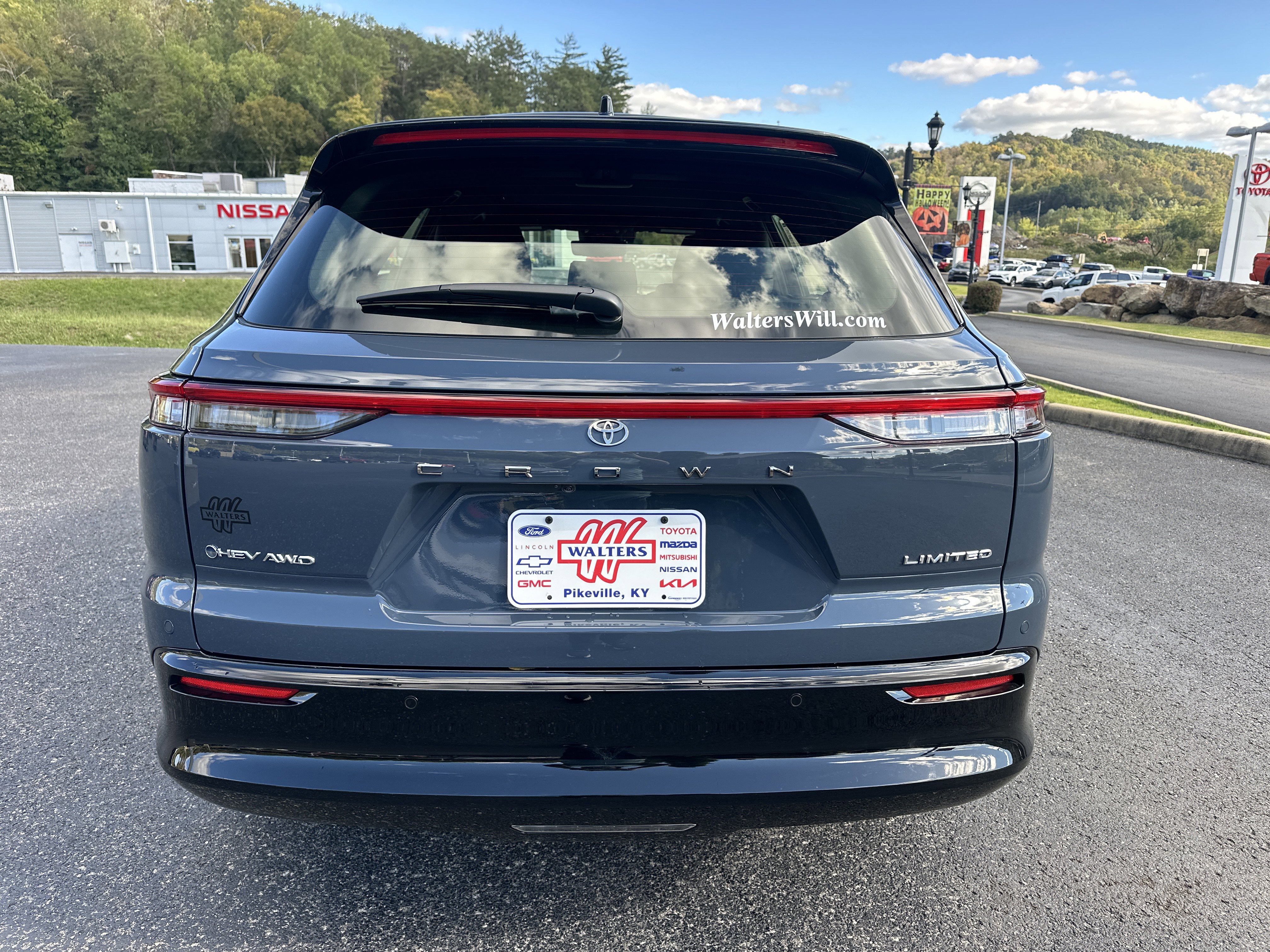 New 2025 Toyota Crown Signia image 3