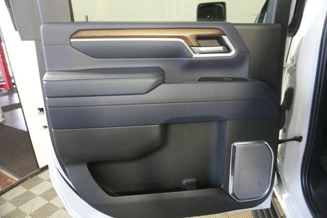 Used 2024 Chevrolet Silverado 3500 High Country w/ Technology Package AWD/4WD image 35