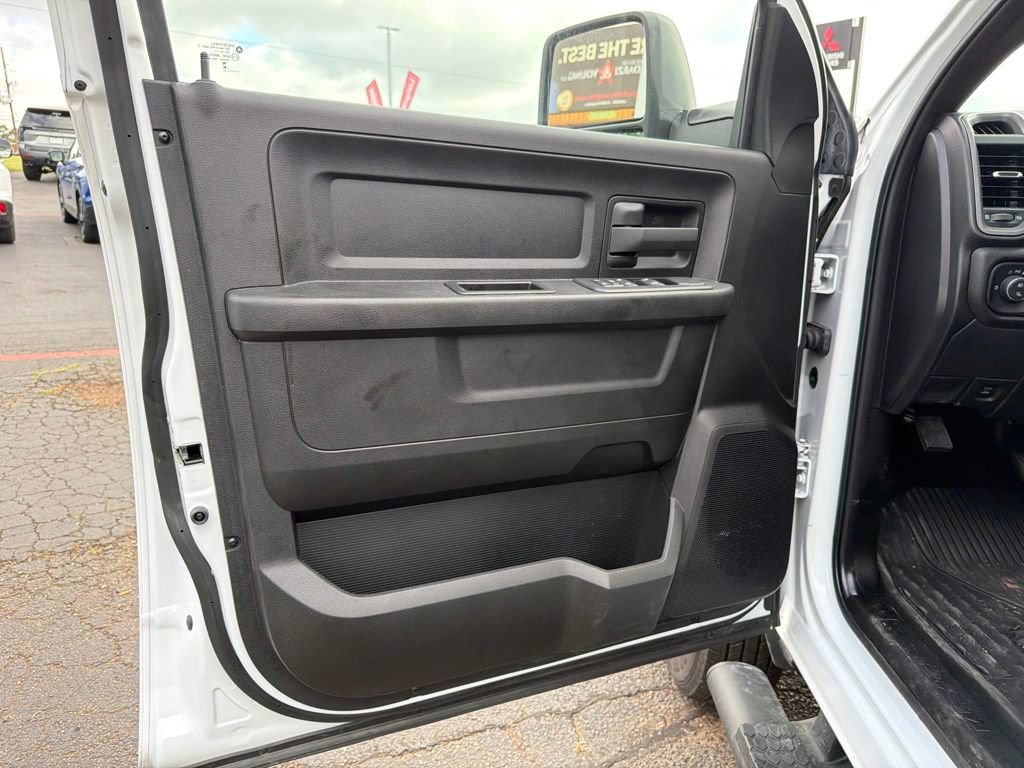 Used 2025 RAM 3500 Tradesman w/ Chrome Appearance Group AWD/4WD image 10