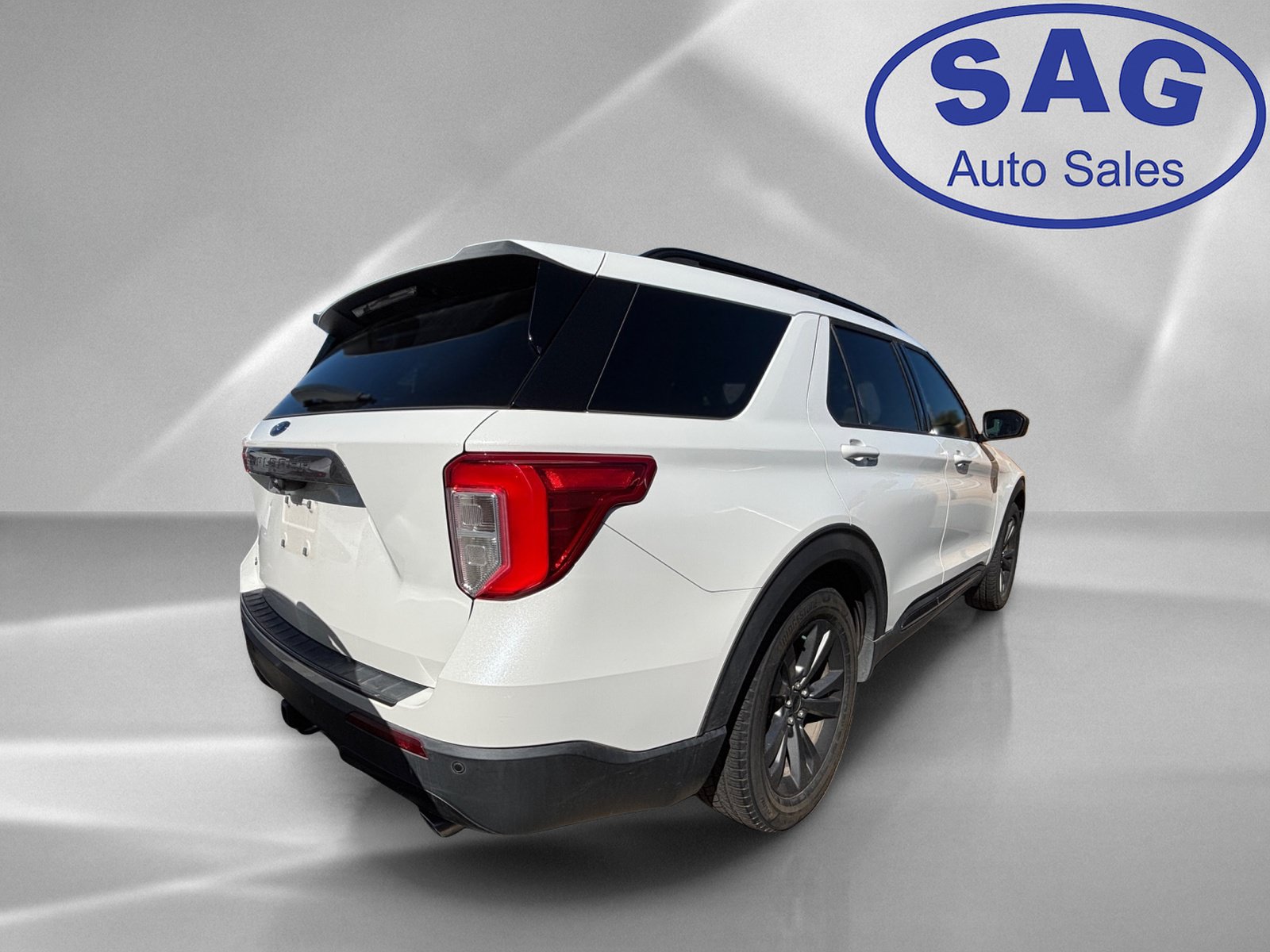 Used 2021 Ford Explorer XLT w/ Equipment Group 202A RWD image 3