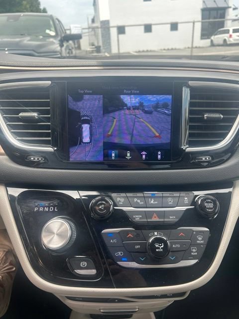 Used 2017 Chrysler Pacifica Touring-L Plus w/ Advanced Safetytec Group FWD image 18