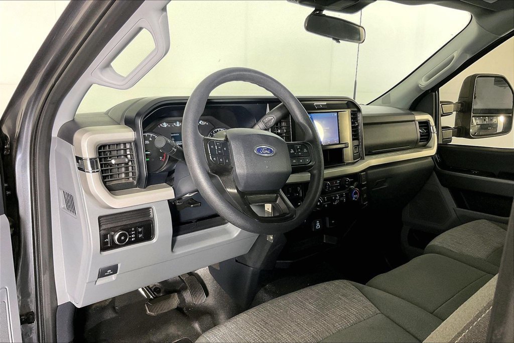 Used 2025 Ford F350 4x4 Regular Cab Super Duty image 15