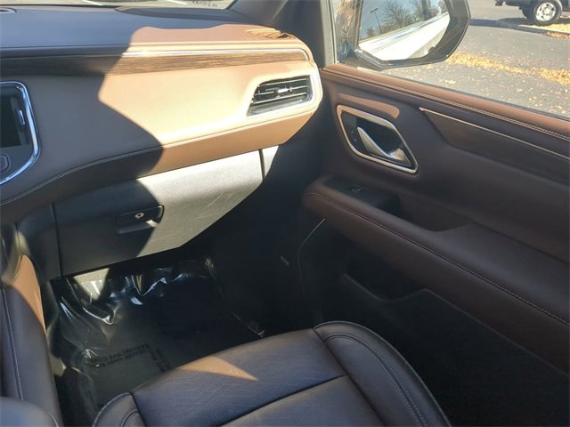 Used 2022 Chevrolet Suburban High Country image 16