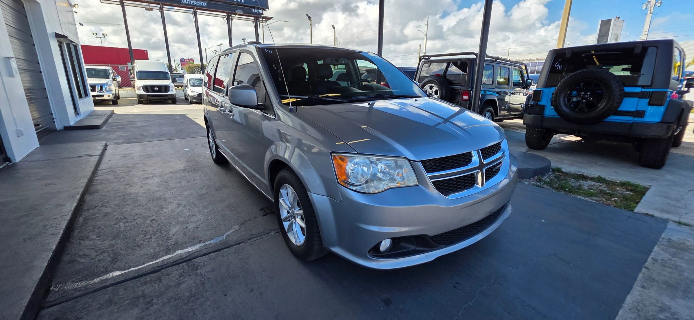 Used 2018 Dodge Grand Caravan SXT FWD image 5