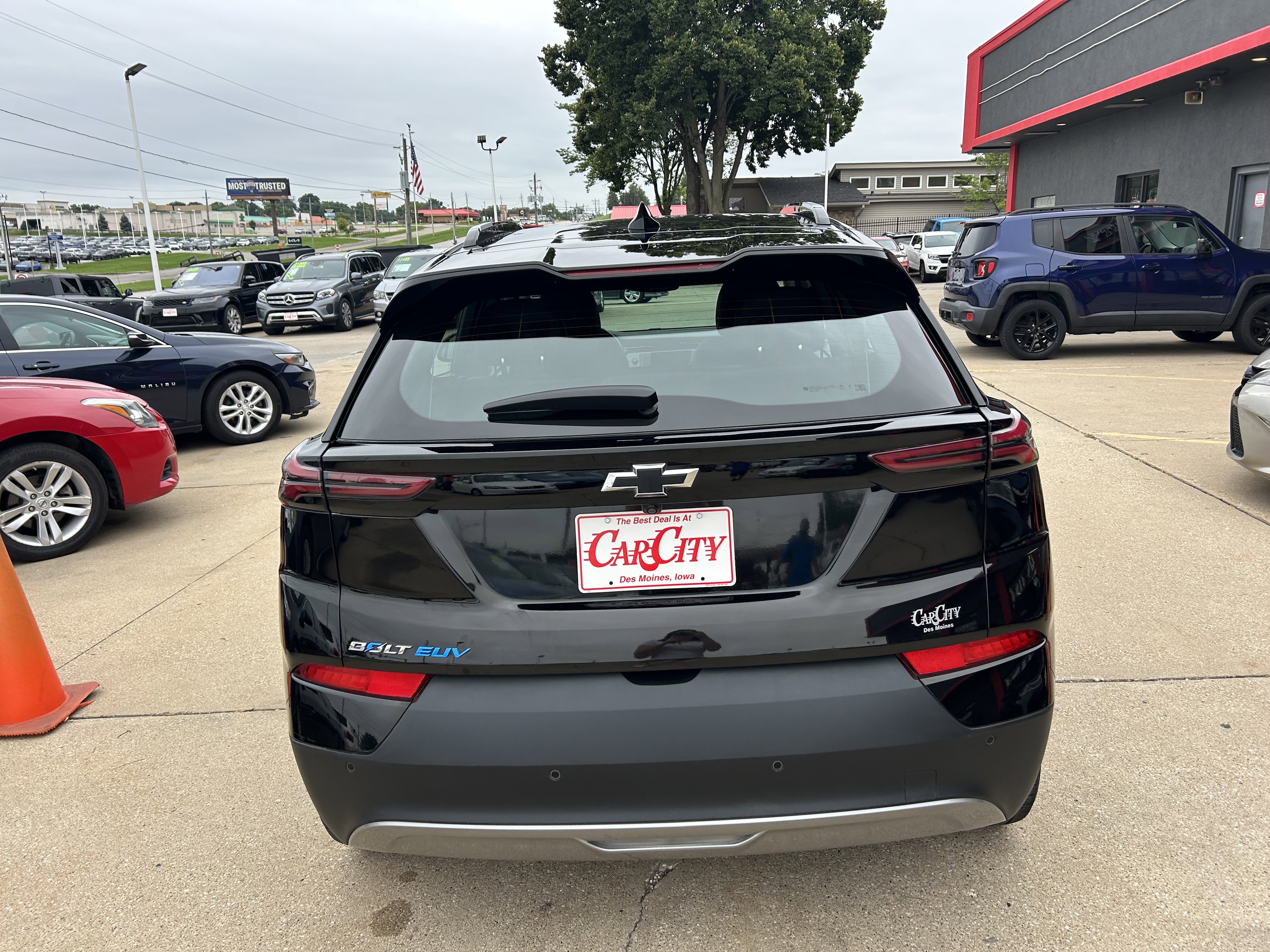 Used 2023 Chevrolet Bolt EUV LT w/ Convenience Package image 5