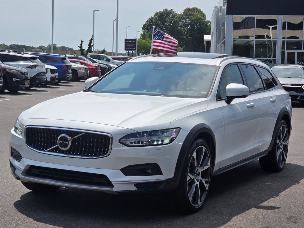 Used 2025 Volvo V90 B6 Cross Country Ultra w/ Protection Package Premier AWD/4WD image 7