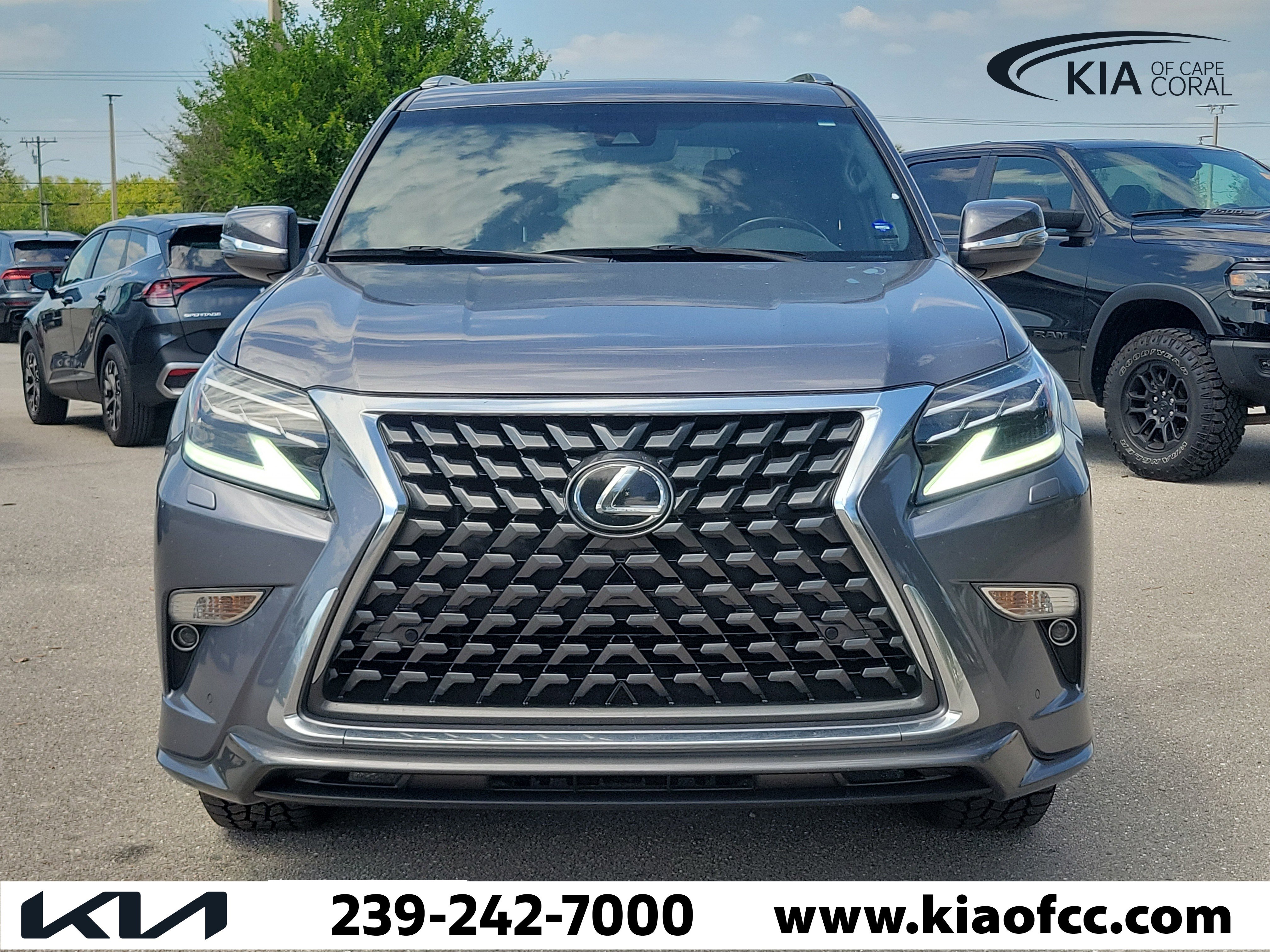 Used 2023 Lexus GX 460 Premium w/ Accessory Package image 2